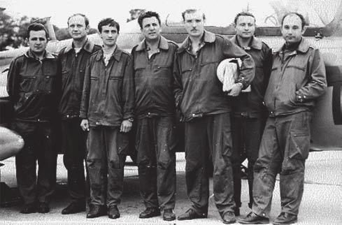 4 db MAZ töltő gk. 1 db GAZ 69 szgk. 1972. augusztus 20-án a Tisza Cipőgyár (Martfű) kollektívája csapatzászlót adományozott az MN 101. felderítő repülőezred állományának.