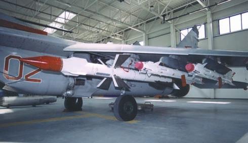 fegyverzetéhez stb. Szerk.) A következő években számos közös kiképző gyakorló feladatokat repültek MiG 29-seink az idelátogató vendégekkel.