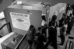 A paravánon a TALÁLKOZÁSOK logója Az ELTE Bolyai János Gyakorló Általános Iskola és Gimnázium épülete az udvar felõl A szombathelyi BIT