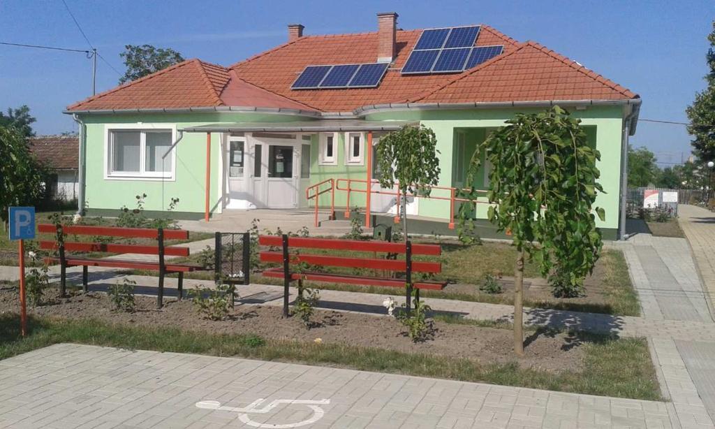 kerítést építeni. A teljesen tömör falszerű utcai kerítés nem javasolt, kivévea kilátás, rálátás és vagyonvédelem eseteit.