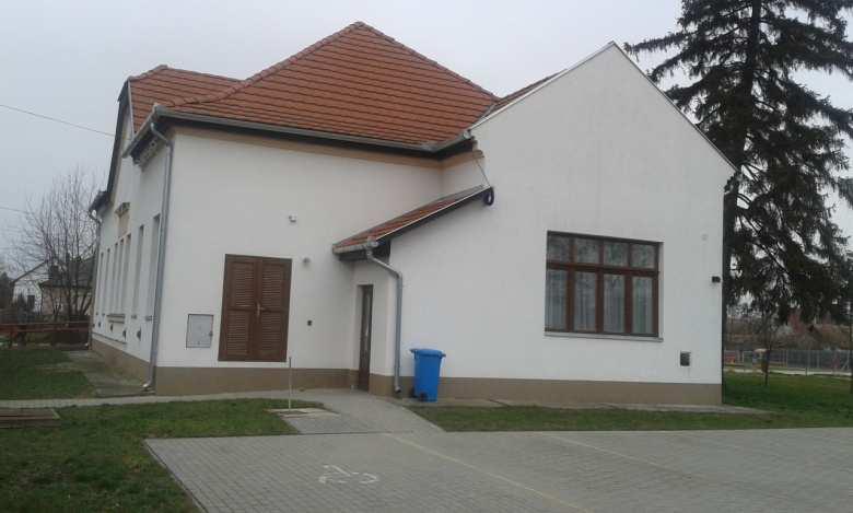 egymást kiegészítő, erősítő szerepére.