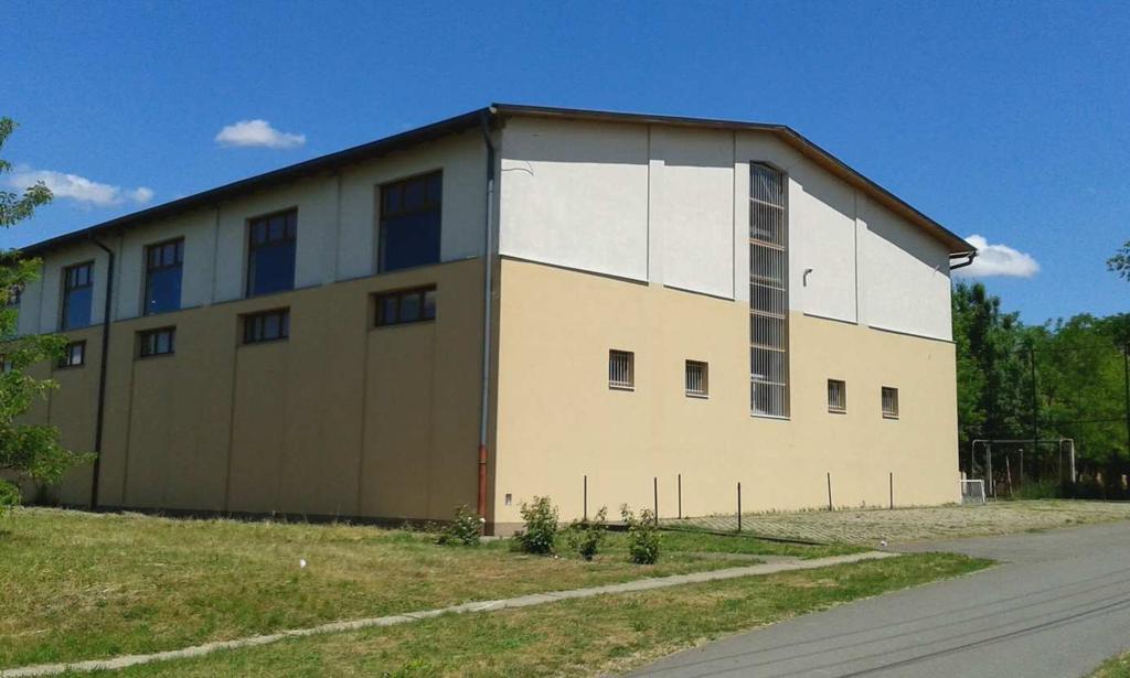 Általános iskola - tornaterem Az iskola bővítésével modern kiszolgáló szárny és tornaterem épült.