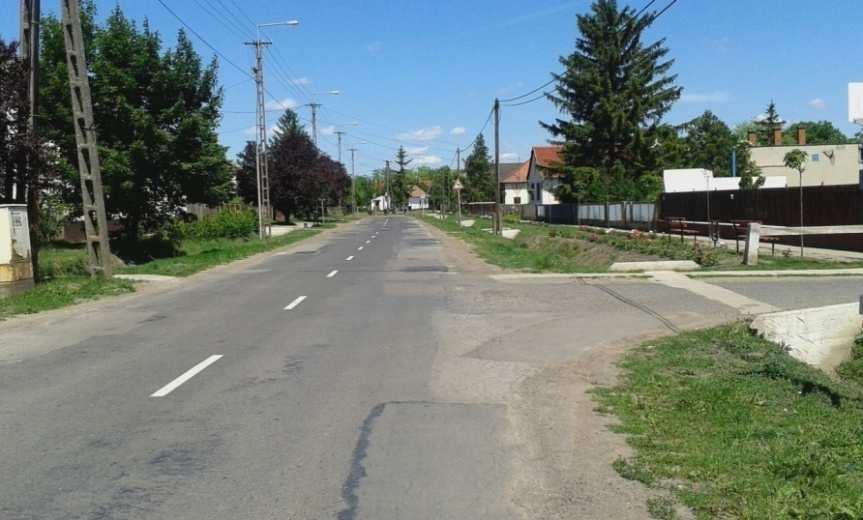 igazgatási területet átszelő 4805-ös számú Földes Bihartorda közlekedési út, amely természetesen átszeli a belterületet is.
