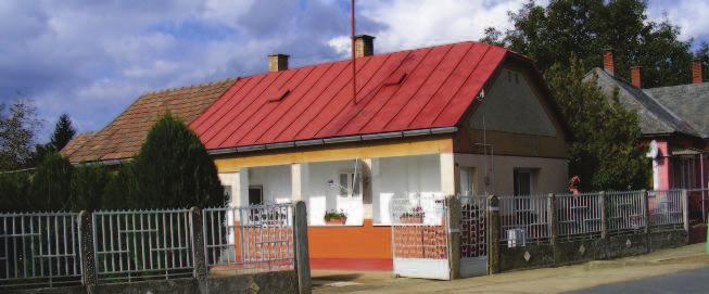 18 Örökségünk Népi építészet - lakóházak A háromhelyiséges, szoba-konyha-kamra, szoba-pitvar/kéményalja-kamra, szoba-konyha-szoba beosztású. Ezeket más néven soros alaprajzú házaknak is hívták.