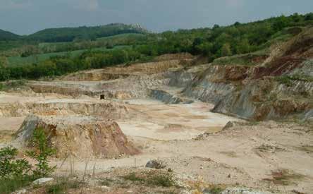 Kaolin bánya Az Országos Érc- és Ásványbányák 1959-es bányanyitását követően jelenleg is tart a kaolin kitermelése.