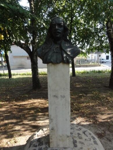 történész emlékszobrait.