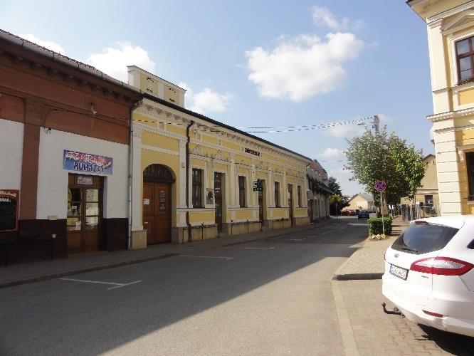 óvoda, bölcsőde, rendőrség és a turistaház épülete.