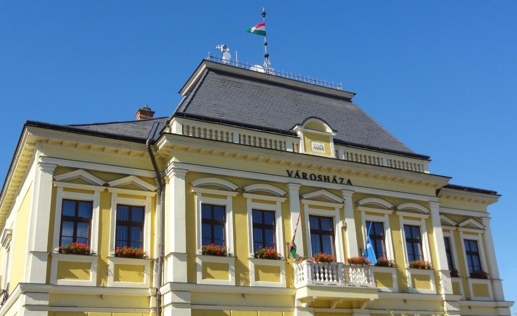 Újfehértó - TAK 33 Ajtók, ablakok Az ajtók és az ablakok egy épületnek megannyi stílust és hangulatot