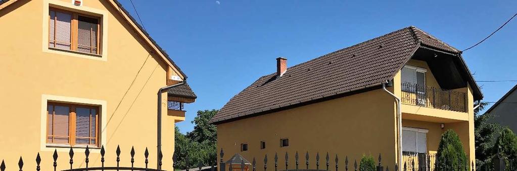 Építészeti útmutató 68 HOMLOKZATKÉPZÉS, ANYAGHASZNÁLAT Az épületek általában vakoltak. A vakolt homlokzati felületeken olykor előfordul csekély tagolás, melyek a homlokzat anyagából készültek.