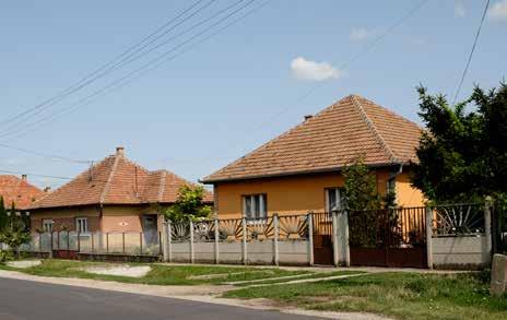 Színhasználatban a pasztelles földszínek a jellemzőek, természetes anyagokkal kiegészítve.