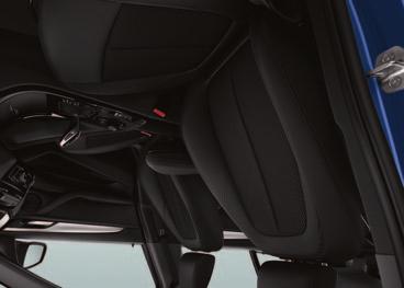 Ütközésérzékelő gépkocsi védelme Központi zár rádiótávirányítóval Kommunikáció és szórakoztatás ConnectedDrive szolgáltatások Fedélzeti számítógép Média USB-csatlakozóval