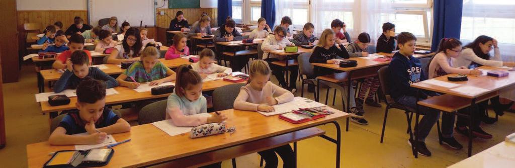 folytatását. Bár akkor még nm tudtuk, d már a kéttannylvű oktatásra való flkészülést jlnttt az angol nylvoktatás bvztés az lső osztályban 1991- bn.