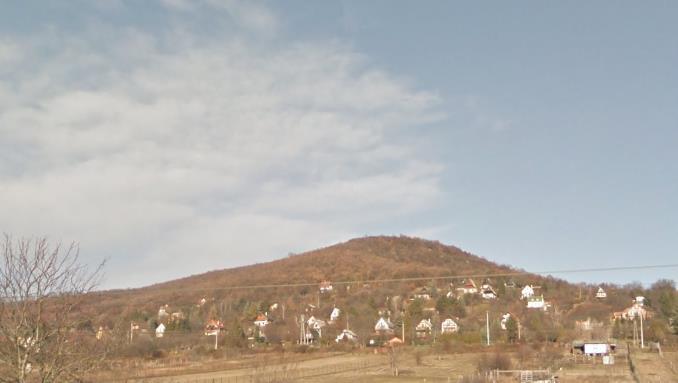 H) ZÁRTKERT Forrás: GoogleEarth - Streetview TELEPÜLÉSKÉP A zártkerti terület külterületnek minősül, azonban mégis érdemes külön tárgyalni, mivel karakterét tekintve elkülönül a külterület többi