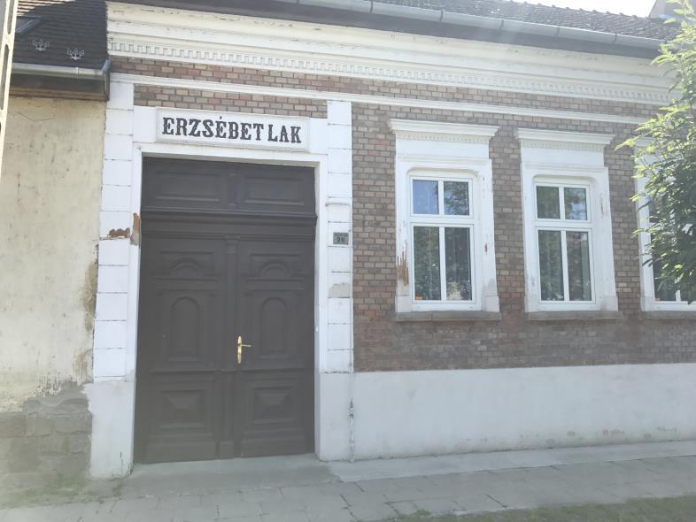 látványos megjelenést biztosít az épületnek.