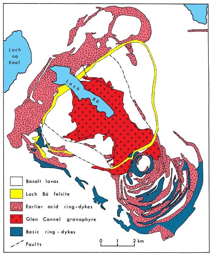 Magma megszilárdul rdulási formái Map of ring dikes, Island of Mull, Scotland. After Bailey et al.