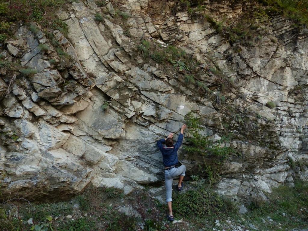 2. ábra. Az Olteţ-patak szurdoka feltárja a Jura mészkő gyűrt szerkezetét Nehéz megadni a választ arra a kérdésre, hogy melyik a Kárpátok legmélyebb szurdoka.