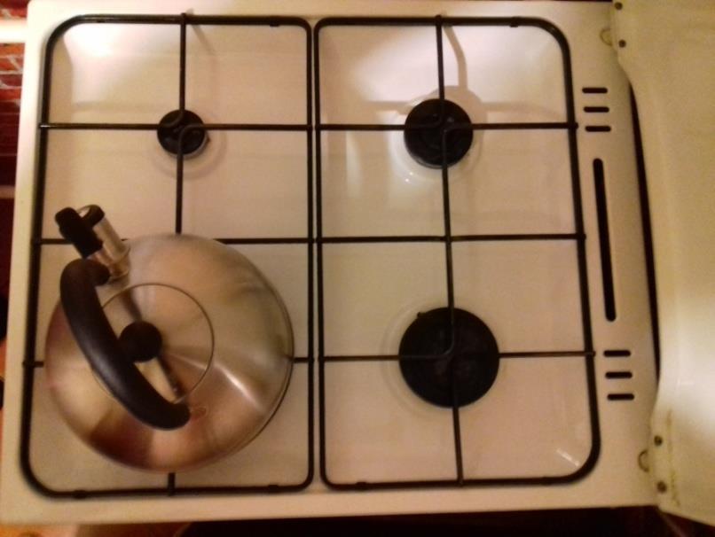6. Várd meg, hogy begyulladjon a főzőlapon a láng! 5. Tedd rá az edényt amit melegíteni, vagy forralni szeretnél!