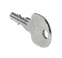 10 A kétkulcsos biztonsági zárral szerelt szekrények ajtajainak mindegyikét nyithatja ezzel a kulccsal.