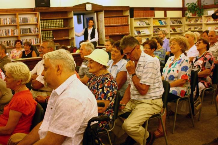 nyomán az újság valódi társadalmi tényezővé vált Esztergom mindennapi életében a közélet, a kulturális és társasági élet terén egyaránt.