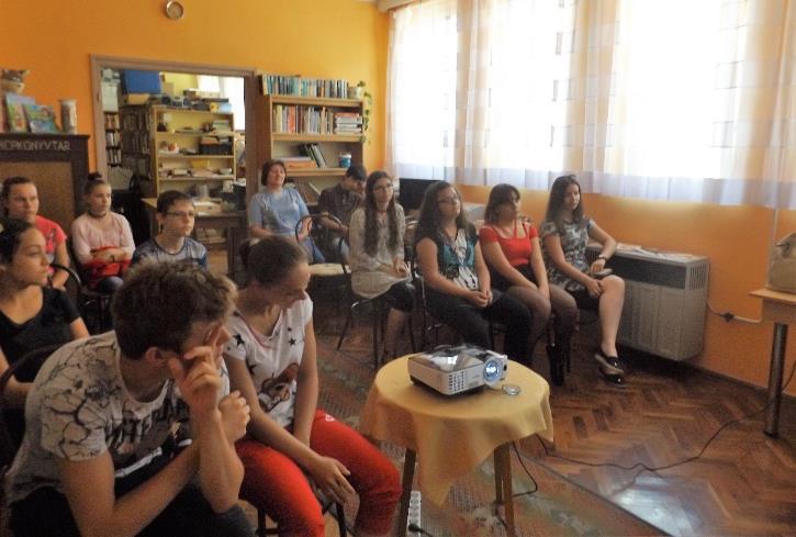 Ugyanakkor a használó maga is kockázat forrása. Képek és videók készítése, azonnali megosztása, elhamarkodott üzenetek küldése gyakran nemkívánatos következményekhez vezetnek.