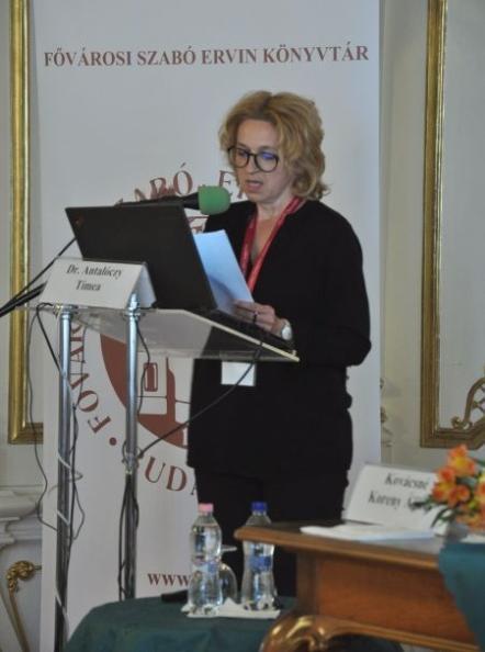 Dr. Antalóczy Tímea, a MOME Elméleti Intézet Társadalom- és Gazdaságtudományi Tanszékének tanszékvezető egyetemi docense A kultúrafogyasztás tendenciáiról tartott előadást.