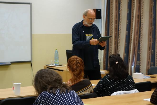 A fotókat Novák Monika készítette Eközben Nász János egy másik csoporttal Szolár Géhry Mónika (CGAI, pedagógus) felvezetését követően a Vad Magyarország sorozatból előzetesen megtekintett
