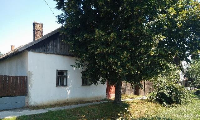 Az előkerteknél is a kialakult állapotot kell figyelembe venni, az mutatja, hogy utcavonalra építkezhetünk, vagy beljebb.