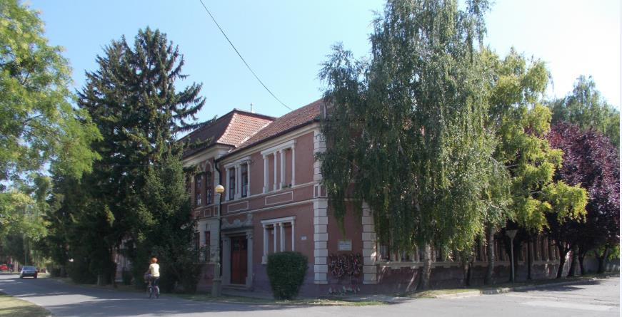 A Debrecen felől érkezőt fogadó látvány, jobbról a történeti település központja, a