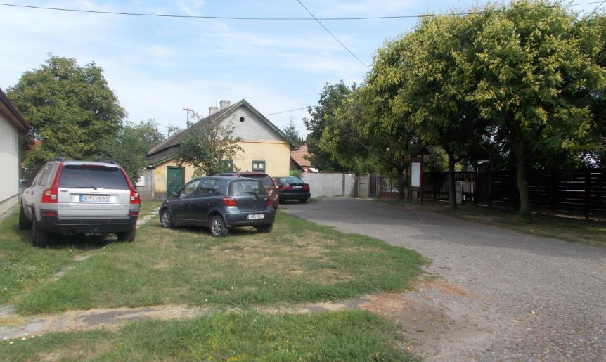 nagyon szép a természeti környezet, a kikötő környéke, nincs szükség ezen a területen közpark kialakítására, nem lenne, aki