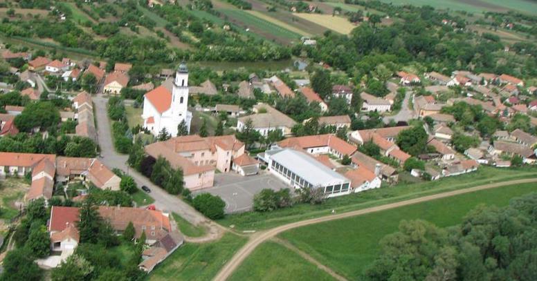 A ligetben a milleniumra épült szép kis pavilon áll, amelynek rekonstrukciója a közeljövőben kezdődik meg.