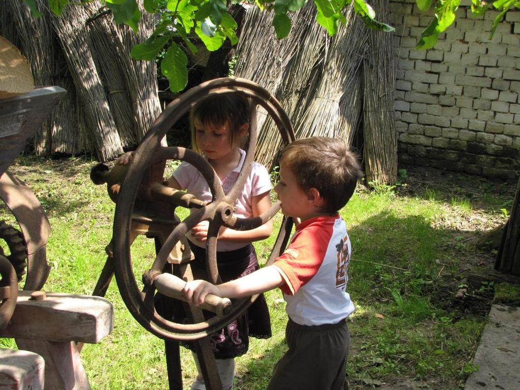 A tájháztól a közösségig Változások az 1990-es években, majd az ezredforduló után Tulajdonos, fenntartó változások 2002 a Magyarországi Tájházak Szövetségének