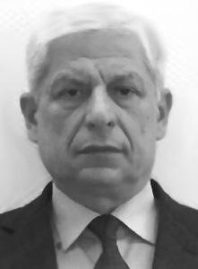 Ugyanitt gazdasági mérnöki ok levelet szerzett 1985-ben, doktori fokozatát 1986-ban.