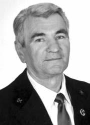 gépészmérnök 1940-ben született. Első munkahelye 1963-ban a Dorogi Szénbányák Bányagépgyártó és Javító Üzeme, aminek 1983-1990 között (Dorogi Bányagép - gyár néven) főmérnöke lett.