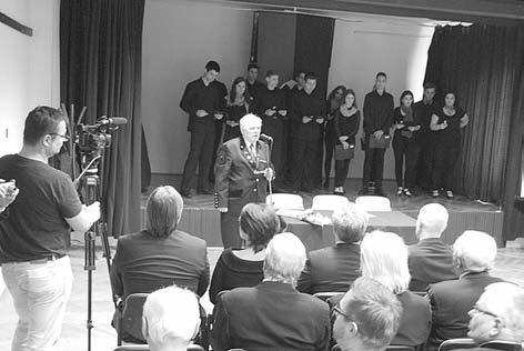 A festői tájban való gyönyörködést követően a falu művelődési házában a helyiek házi pálinkával és kürtős kaláccsal láttak vendégül.