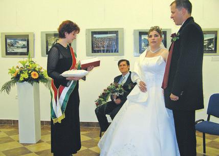 6. Fogadalomtétel Szőke Szabolcs-Pusztai Mónika (2005) Anyakönyvvezető: dr. Hengerné Keresztény Zsuzsanna Ha a pár az előzetes bejelentés során igényli, tehet nyilvános fogadalmat.