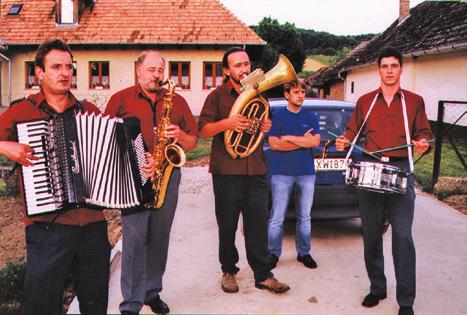 modern beat-zenekart szerződtettek.