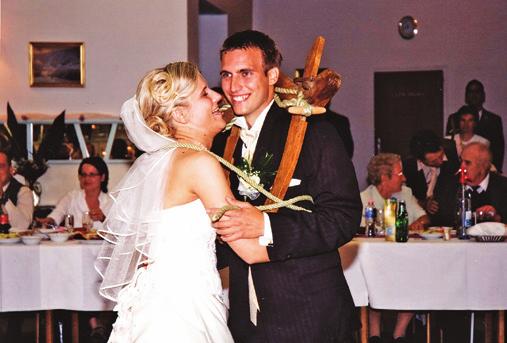 Kovács János-Majlinger Anikó lakodalma (2007) Sodrófatánc Más vidéken is ismert lakodalmi játék.