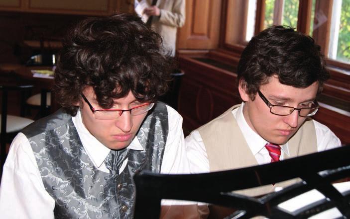A 2007-ben indult kiválósági program keretében folyó egyetemi tehetséggondozás elsődleges célja, hogy a Semmelweis Egyetem kiváló hallgatói számára mentorok segítségével egyéni fejlődési utakat