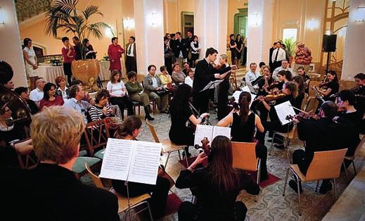 XI. évfolyam 5. szám 2010. május 17. Koraszülöttekért 19 jótékonyság Több mint 100 ezer forint gyűlt össze az Egészségtudományi Karon márciusban megrendezett jótékonysági esten. Az összeget a II. Sz.
