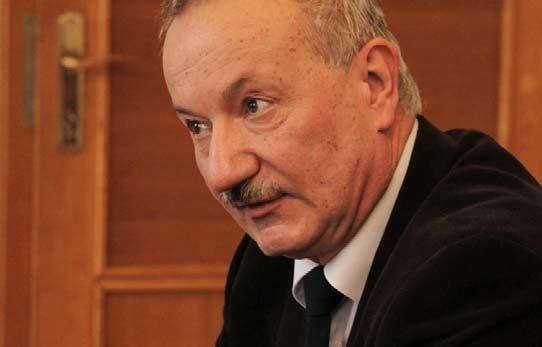 2 Van bõven feladat a következõ hónapokban is évindító interjú karunk dékánjával, dr. Miseta Attilával Dr.