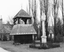 tu sv. Ján z Nepomuku, sv. Vendelín, respektíve sv. lorián. Ich prícestné sochy možno nájs vo väèšine rímskokatolíckych obcí. Vo Váhovciach je deò svätého loriána (4.
