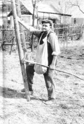 V spomínanom regióne sa používali rozlièné typy vozov. Najrozšírenejšie boli ¾ahké vozy s rovnými boènicami. V dedinách, špecializovaných na rôzne lesné práce, vytvorili aj osobitné typy vozov.