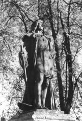 Socha krá¾a Mateja v Gemeri (foto Ilona L. Juhász, 2001) Barnabása Hollóa. Pritom gemerskú korvínovskú tradíciu významne reprezentujú všeobecne rozšírené príbehy, známe aj z uèebníc (Ujváry 1990).