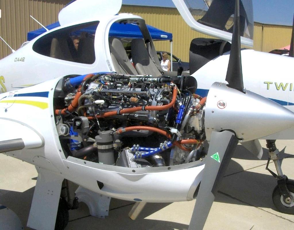 13. ábra. DA-42 könnyű repülőgépbe épített 1700 cm 3 lökettérfogatú dízelmotor [56.