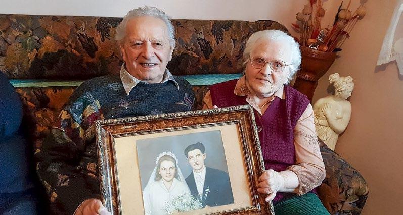 Teta Mária Marcsa néni ako ju v obci všetci volajú sa snažila obstáť v domácnosti a vychovávať deti.