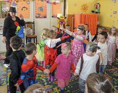 Pani učiteľky sú povestné svojou fantáziou, a tak ako i po iné roky, nechýbala nádherná výzdoba našej škôlky.