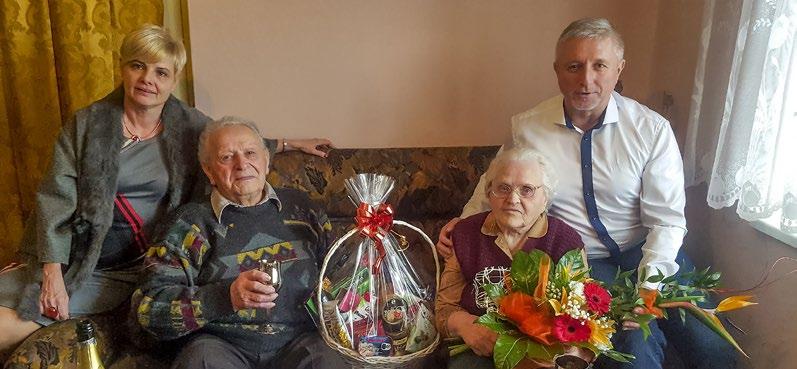 NAGYFÖDÉMESI LÁTHATÁR 1/2017 ǀ 3 Vzácne výročie svadby Jeles házassági évforduló FOTO: RODINNÝ ARCHÍV Dokončenie zo strany 1 Našich milých jubilantov po celý život charakterizovala pracovitosť, láska
