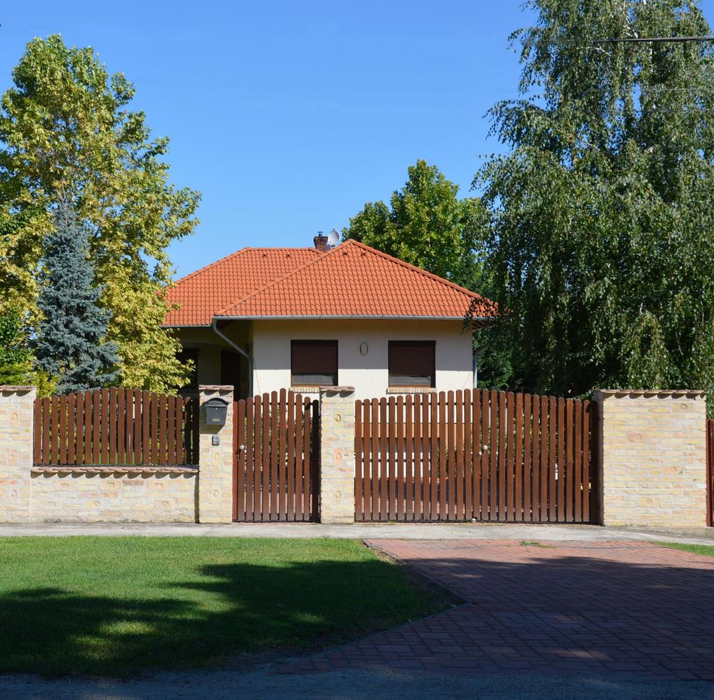 DÉLEGYHÁZA