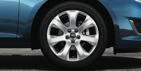 Abroncsméret: 215/60 R17 96H Kerékméret: 7J x 17 ofszet 38 Megjegyzés: a középső zárókupakokat és a rögzítő kerékanyákat külön kell megrendelni 13259244 10 02 620 Vonzó