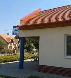 RÉSZLETEK A szolgáltató ház oszlopos el tere a tet, t zfal és a hangsúlyos ereszdeszkázat